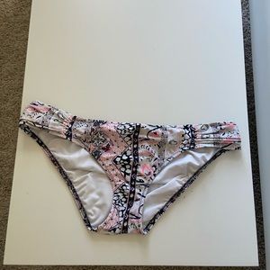 Victoria’s Secret Swimsuit Bottoms Medium